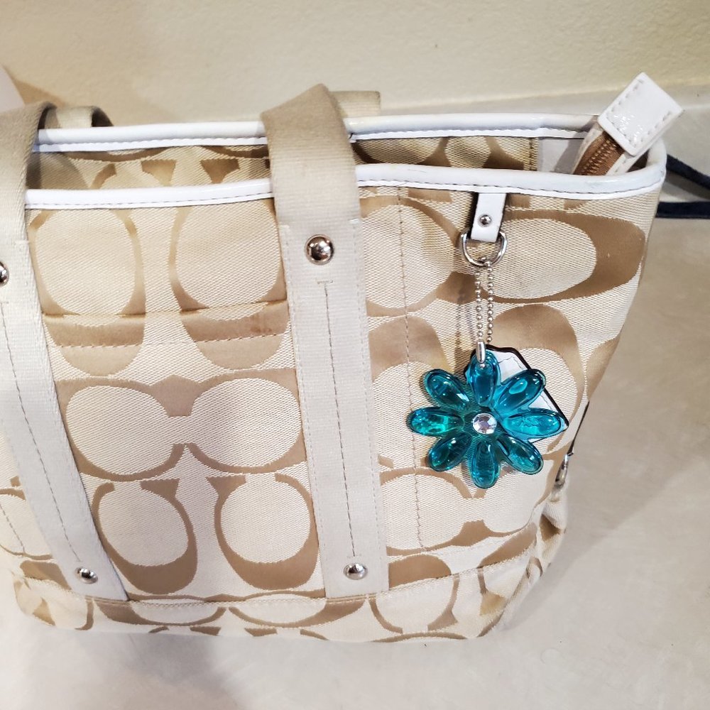 Euc Coach Kyra Daisy Rare Khaki Handbag Tote Purse